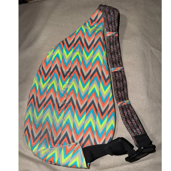 KAVU Rope Bag Neon Chevron Zigzag Canvas Sling Crossbody Backpack Grey Blue - Image 3