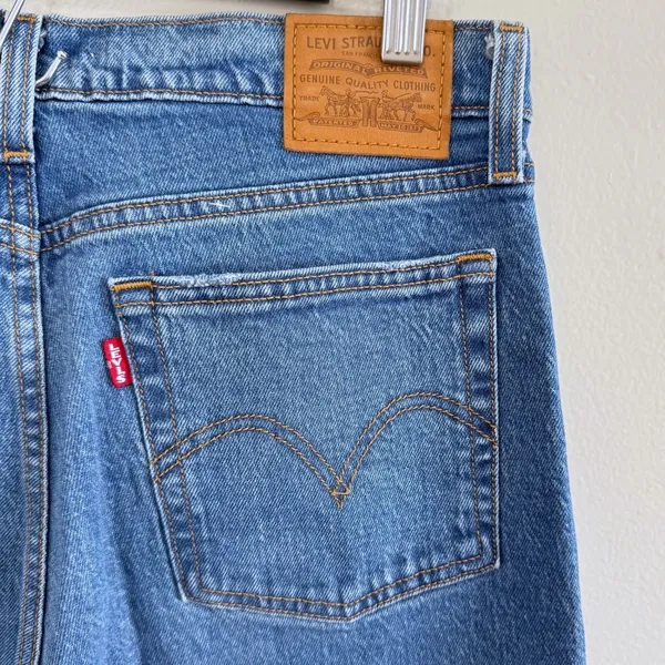 Levis Premium Wedgie Straight High Rise‎ Medium Wash Distressed Jeans Size 28 - Image 6