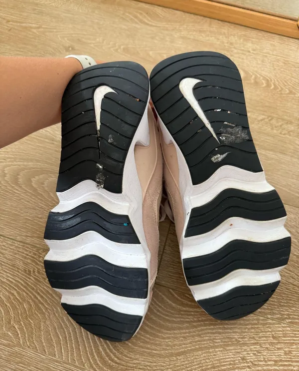Nike RYZ Sneakers - Image 6