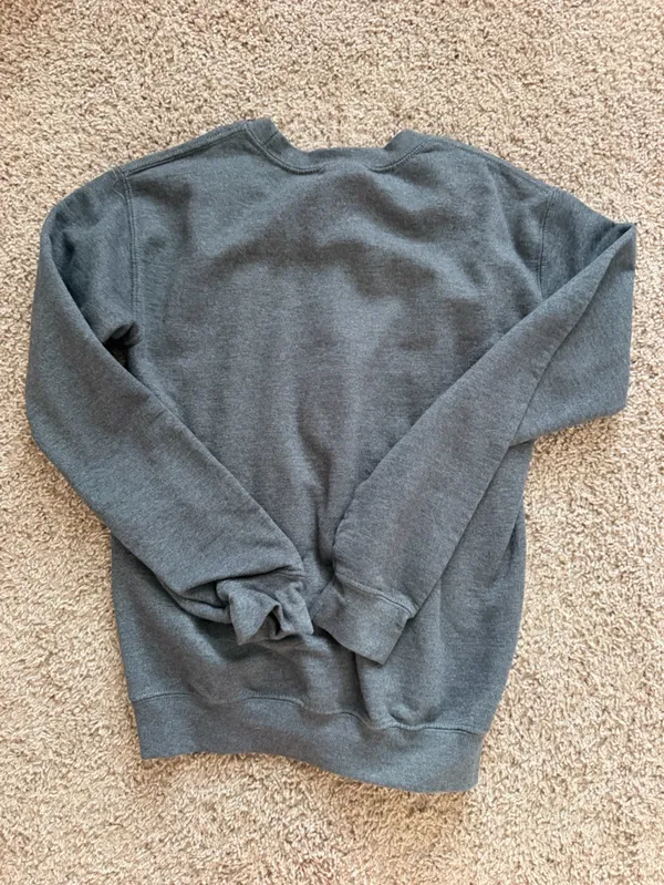 Gildan Cheer Vibes puffy letter Crewneck size xs gray and pink - Image 3