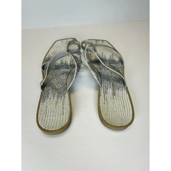 Dolce Vita Sandals Women 8 Silver Lizard Print Toe Loop Flat Slides - Image 4
