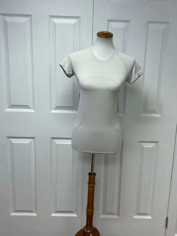 Lululemon Swiftly Tech‎ Short Sleeve Shirt - Size 6. - Image 2