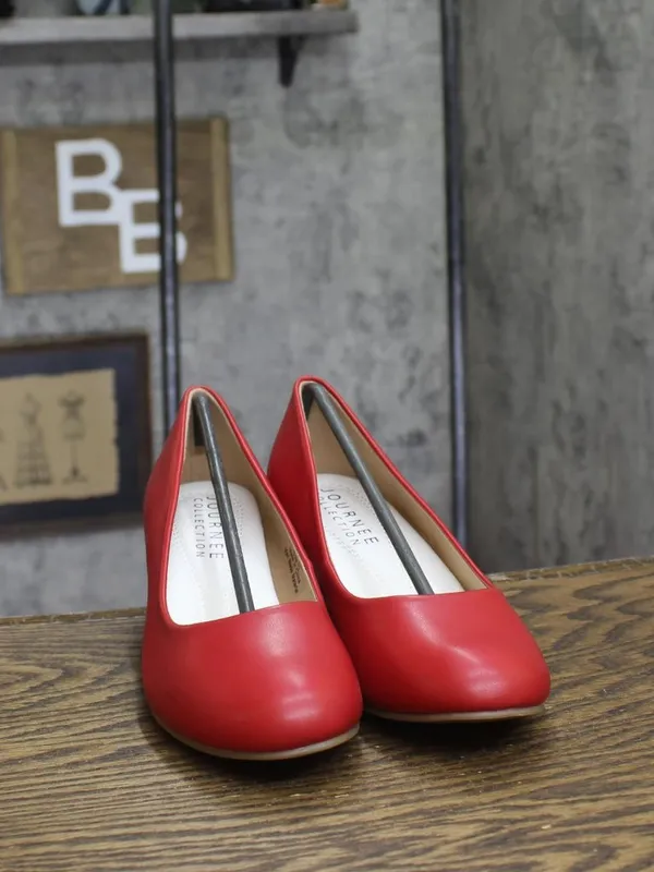 NWT Journee Collection Comfort Insole Round Toe Low Block Heel Pumps Red 7.5M - Image 5