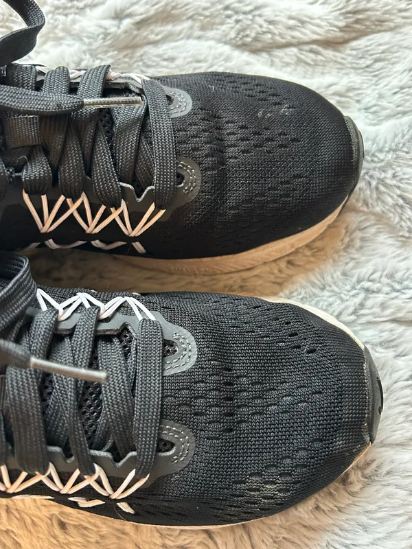 Nike Tennis Shoes - Image 3