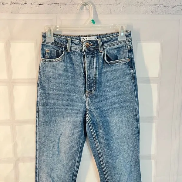 Zara high waisted button fly slit leg frayed hem size 2 - Image 4