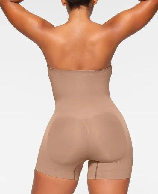 SKIMS BOXED Sculpting Strapless Shortie Bodysuit S - Image 4