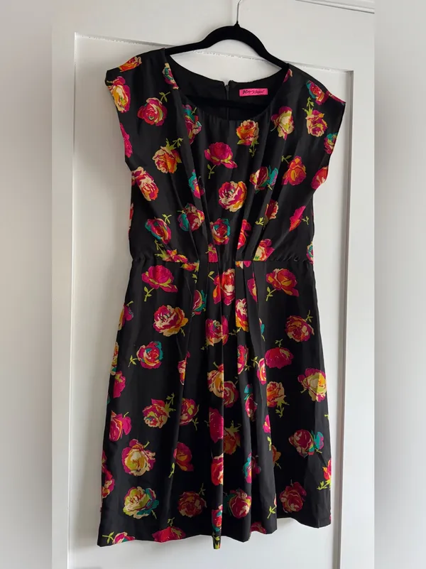 Betsey Johnson Black Floral Rose Print Dress Small 4 6 Pleated Blouson Waist - Image 3
