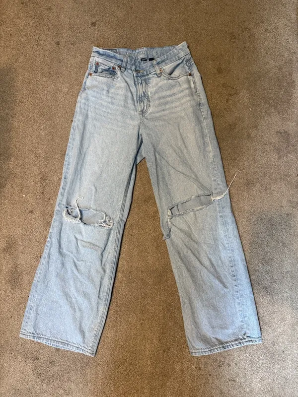 American Eagle Light Wash Curvy Super High Rise Baggy Straight Jeans Size‎ 4 - Image 2