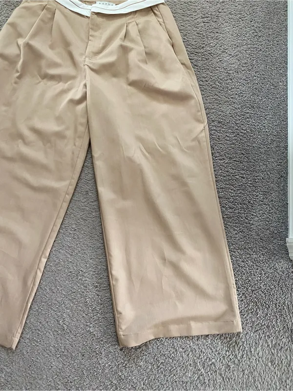 NWOT HYFVE Tan Pleated Wideleg White Waistband Trousers - Image 2