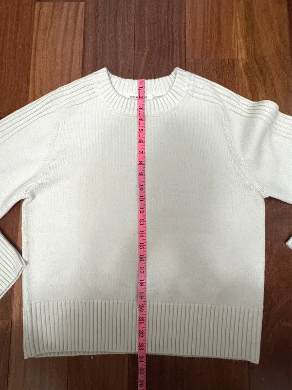 Sweater White Size fit as s/m. - Image 4