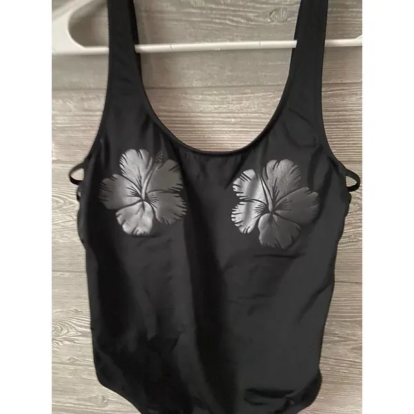 PINK VS one piece flowers black good‎ condition - Image 2