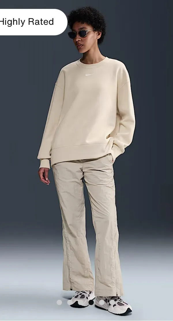 Women’s Nike Crewneck size medium  - Image 2