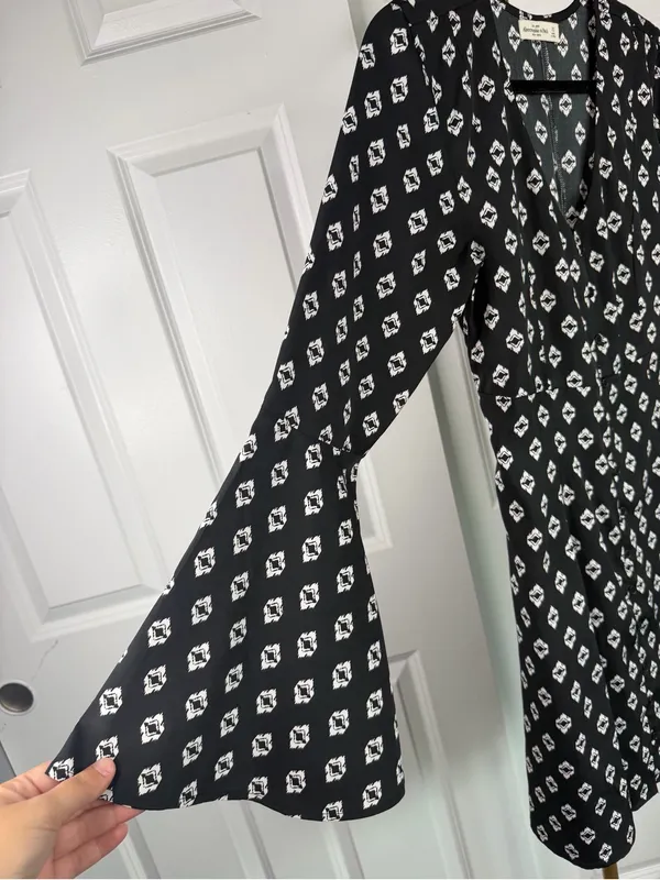 Abercrombie & Fitch XS Black Geometric Print Bell Sleeve Mini Dress - Image 5