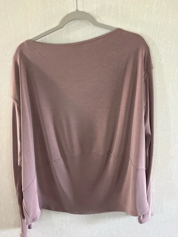 Lululemon Drapey Softstreme Off-the-Shoulder Long Sleeve Mauve Small - Image 2