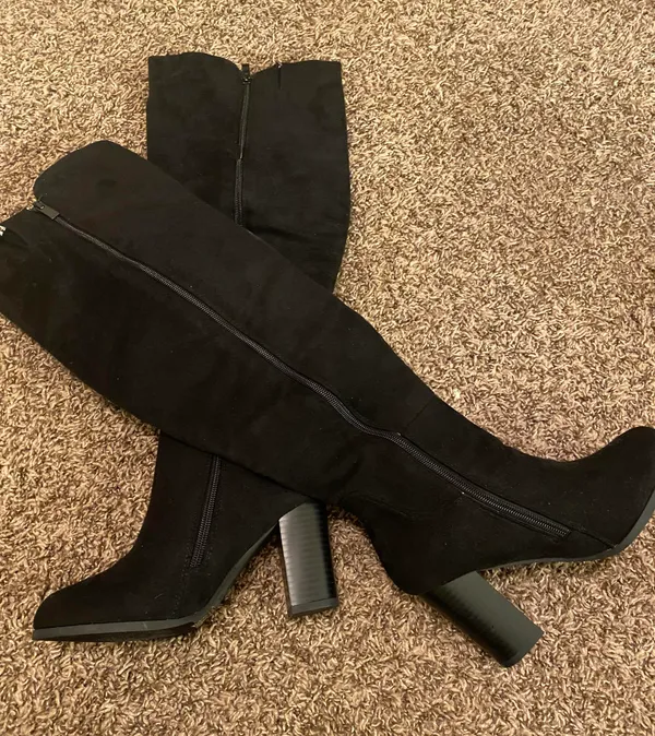 Black Boots Size 6.5 - Image 3