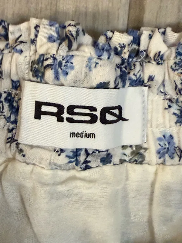 RSQ Blue Floral Tiered Mini Skirt on Cream - Image 3