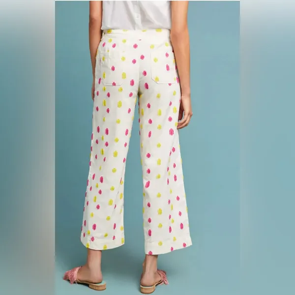Anthropologie cream spotted cropped trousers size 8 - Image 3