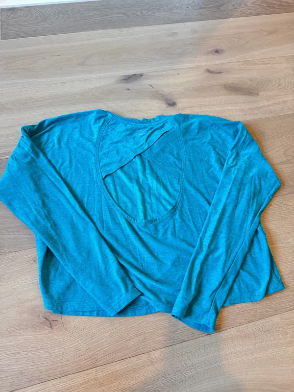 Beyond Yoga Featherweight Long Sleeve Open Back - Image 4