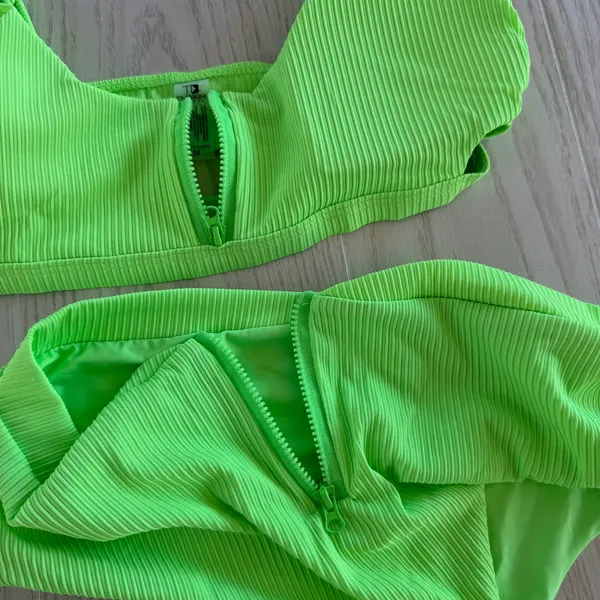 TiniBikini Swimwear 2-Piece Ribbed Set Size Medium - Citrus Green - Image 4