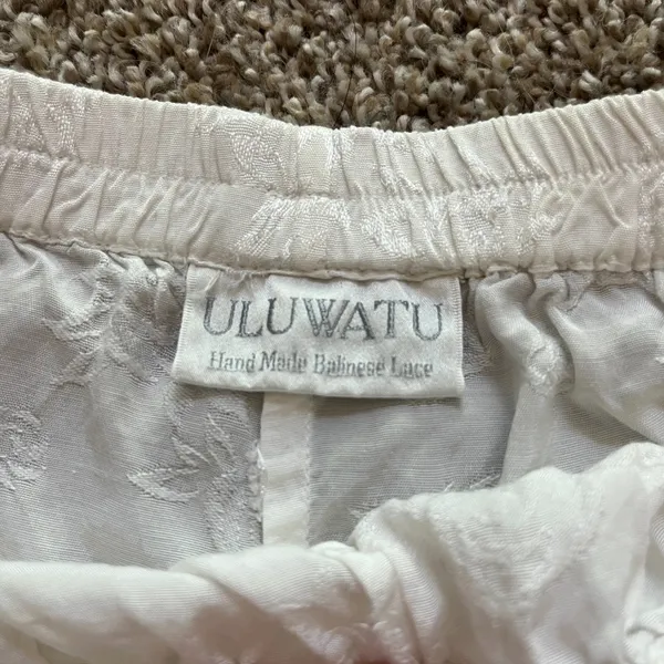 Oluwatu Satin Floral Shorts Ivory Balinese Lace Detail Elastic Waist Size Small - Image 4