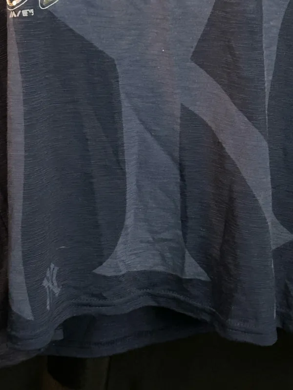 Majestic New York Yankees MLB Women's Navy & Silver Scoop Neck Tee MD NWT - Image 4