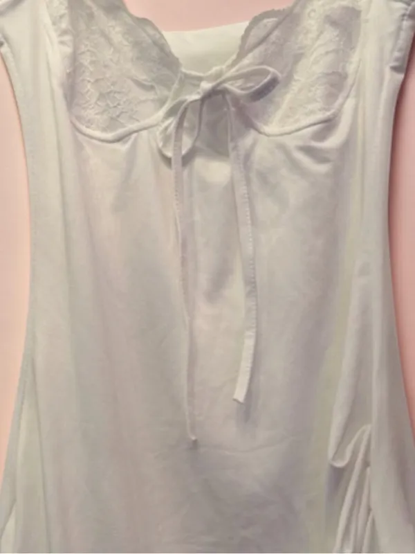 White Lace-Accent fitting Chemise with Bow Tie and lace. - Image 4