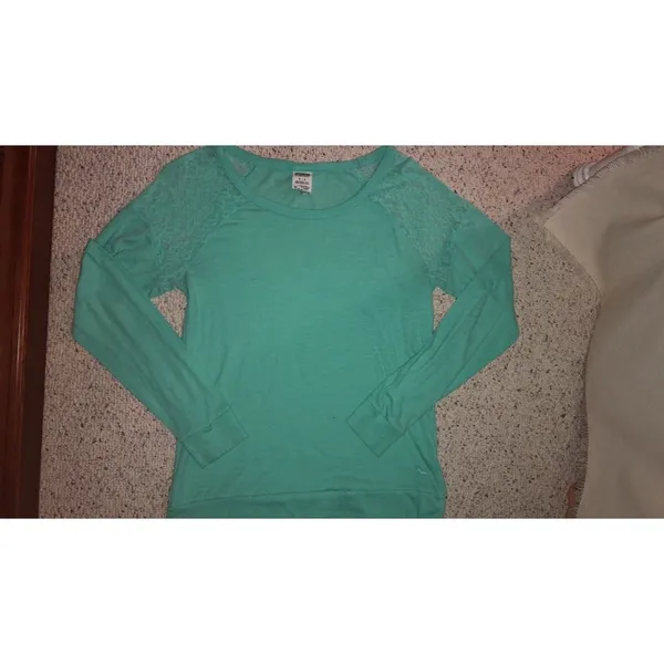 Victoria’s Secret Pink t-shirt - Image 4
