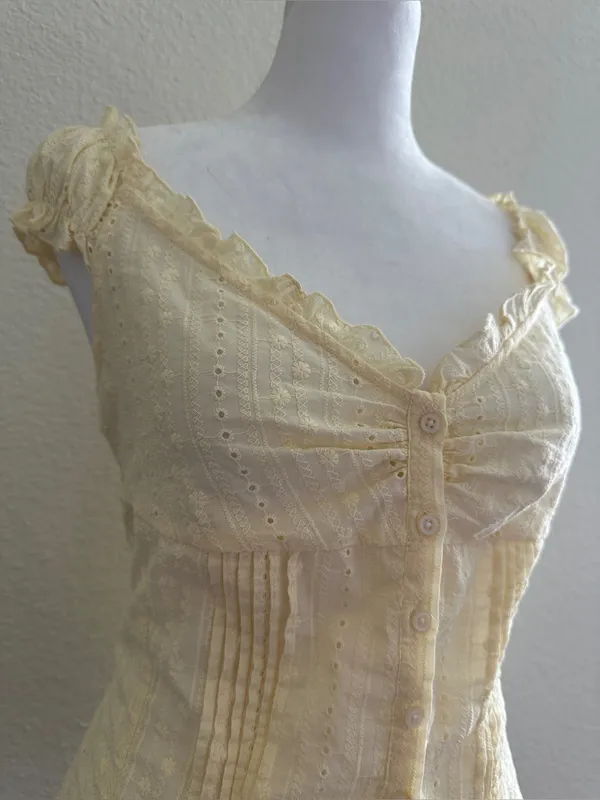 BRANDY MELVILLE Elena Top Floral Eyelet in Butter Yellow Sz. Small - Image 5