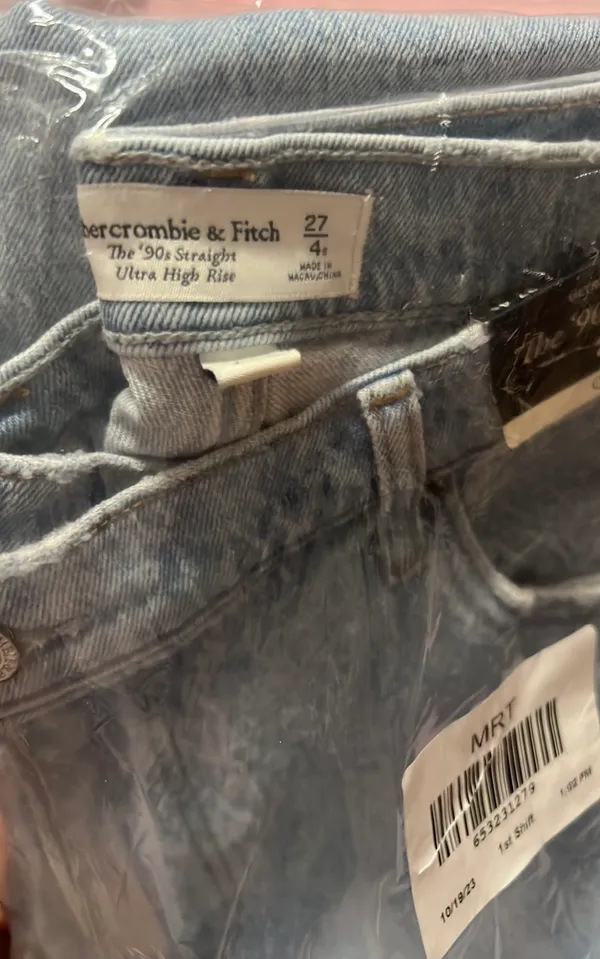 Abercrombie Curve Love Ultra High Rise 90s Straight Jean - Size 27 SHORT - Image 6