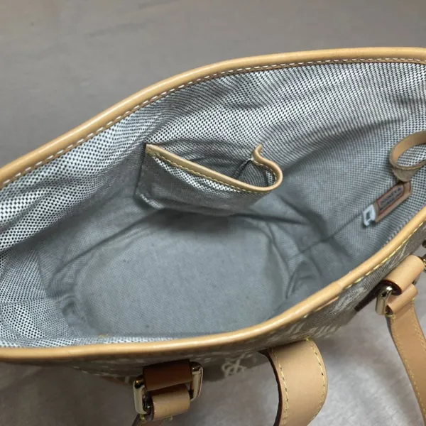 Dooney & Bourke | Vintage Tan and Gray Signature Classic Bucket Bag - Image 10