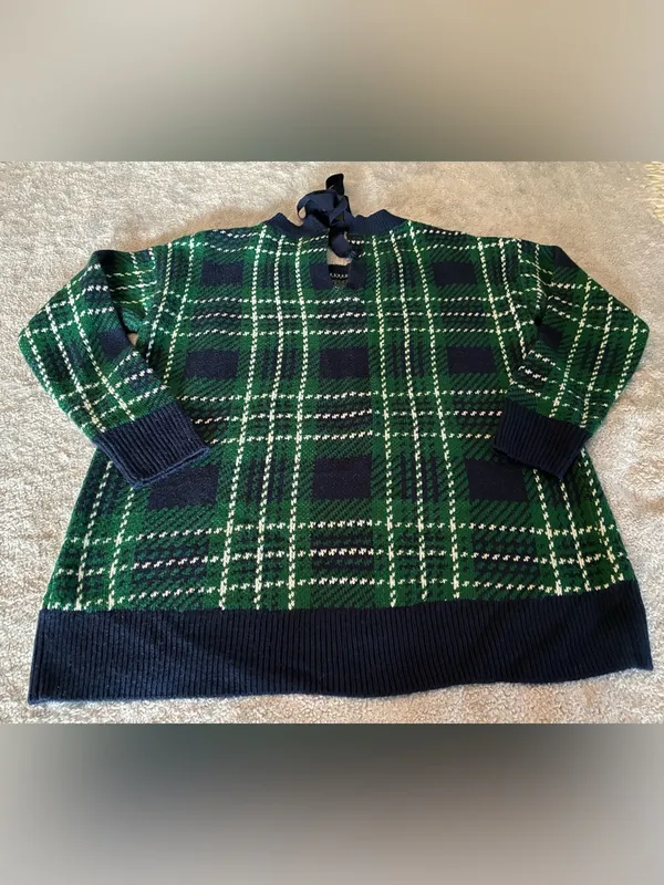 Women’s crown & ivy Green and Navy Plaid Crewneck Sweater Ties in Back Size M - Image 4