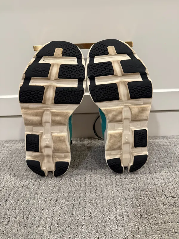 On Cloud Running Shoes - Image 3