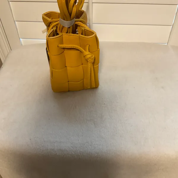 Isabella Yellow - Image 4