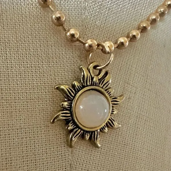 Gold tone sun pendant necklace - Image 3