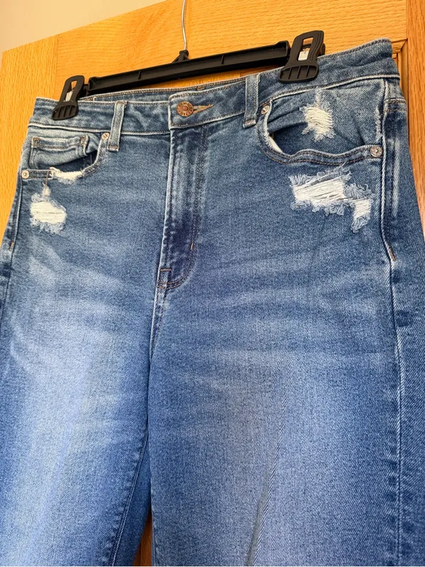 American Eagle Distressed Stretch Mom Jeans Raw Frayed Hem Blue Denim Size 8 - Image 2