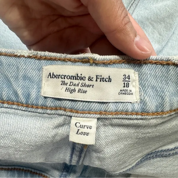 Abercrombie & Fitch Curve Love The Dad Short High Rise Cuff Hem Light Wash 34/18 - Image 9