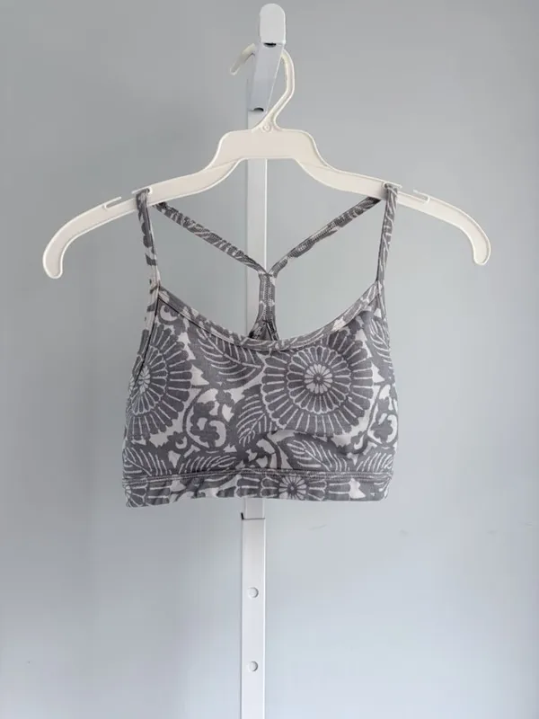 Lululemon Flow Y Bra IV Gray Beach Floral Strappy Crisscross Back Size 4 - Image 3