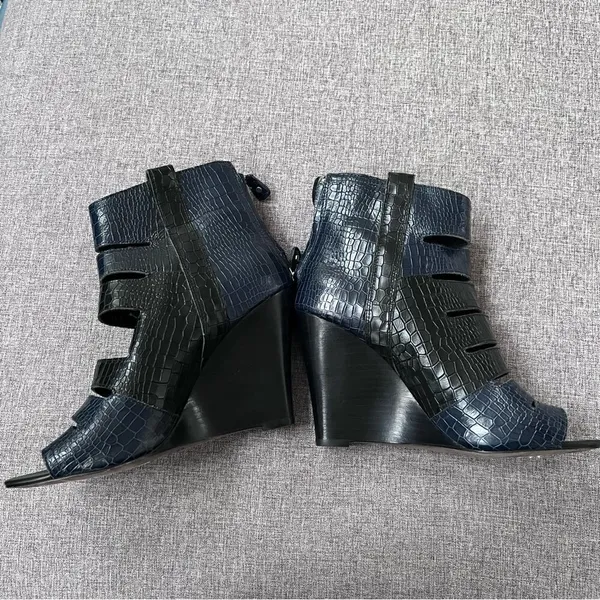 Rebecca Minkoff Sonny Embossed Peep Toe Wedge Booties Size 9 Navy Blue Black - Image 9