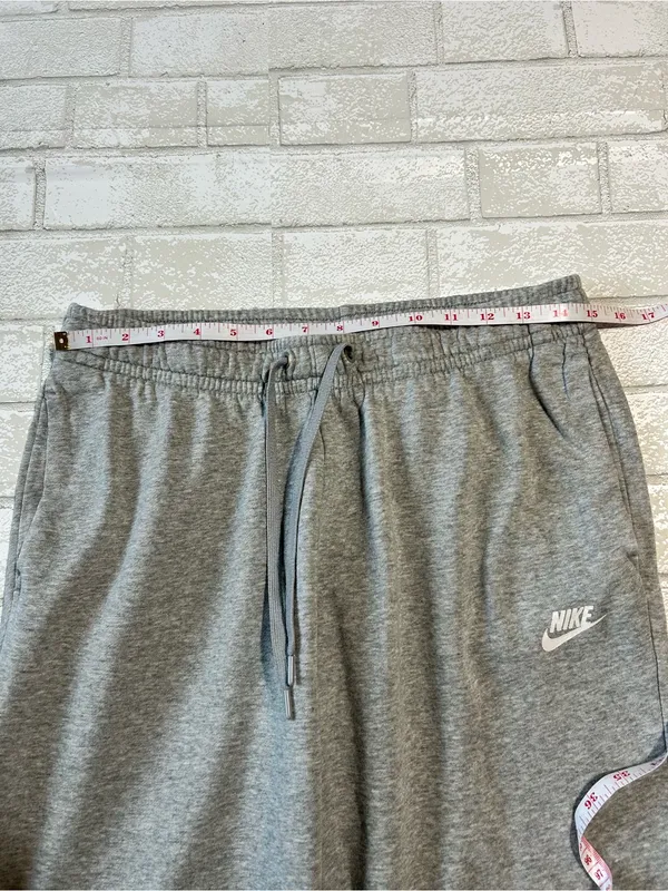 Nike Woman’s Grey Fleece Jogger Pants Active Wear Size Medium - Image 4