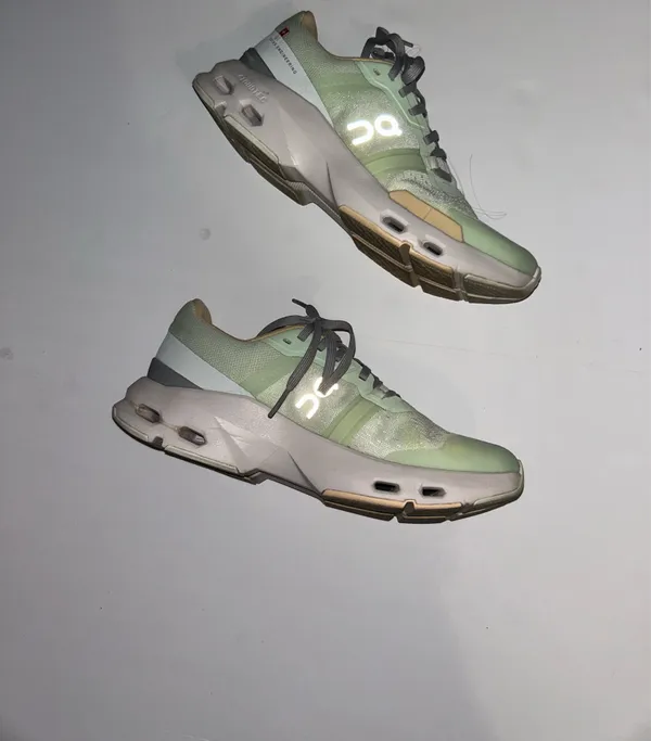 On Cloud Shoes Running - Image 3