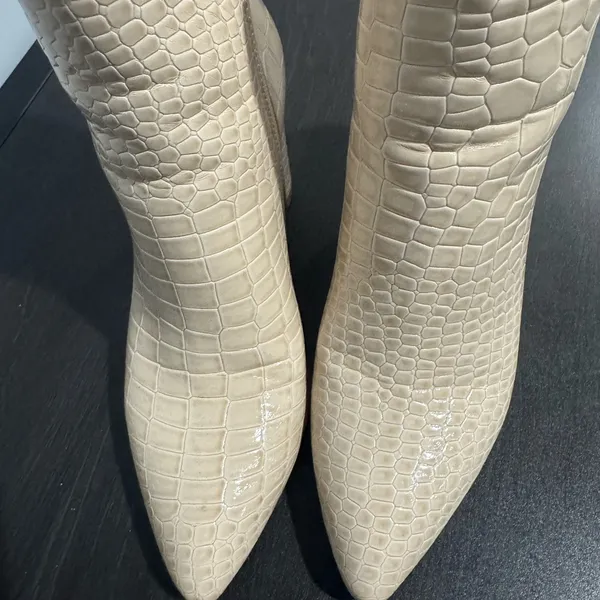 Cowboy TOP Moda Textured Cream Ankle Booties - Image 2