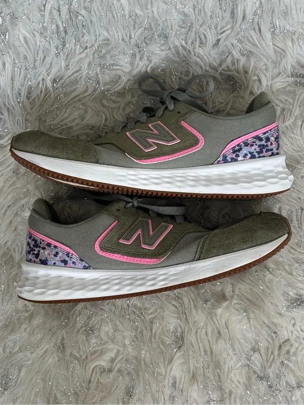 New Balance Women's Olive Green/Sneakers with Pink Details Size 9 - Image 2