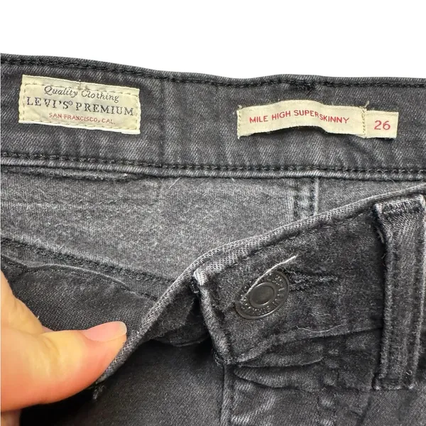 🖤 LEVI’S Mile High‎ Super Skinny Black Denim Cutoff Shorts Sz 26 🖤 - Image 2