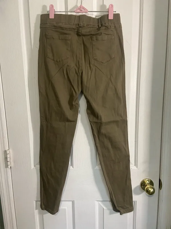Umgee Olive Green Knit Leggings with Elastic Waist - Image 3