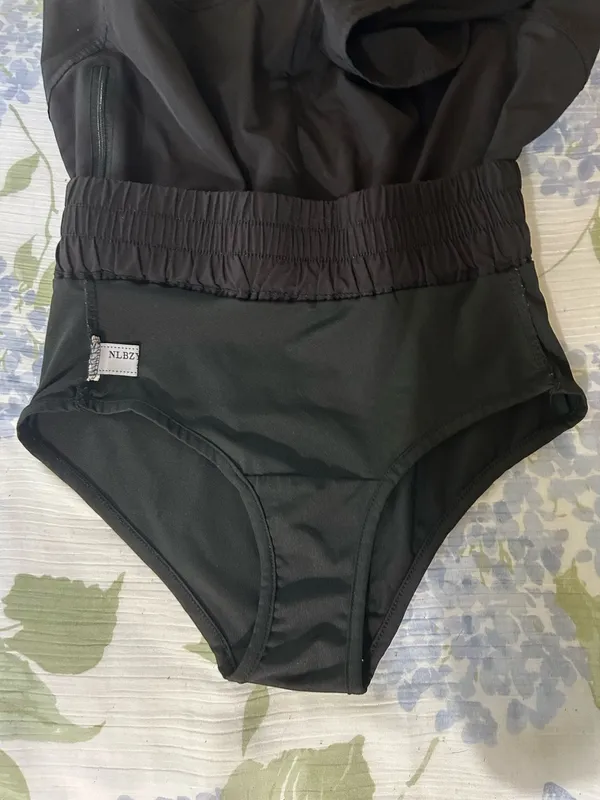 Black athletic shorts with built in underwear size S - Image 6