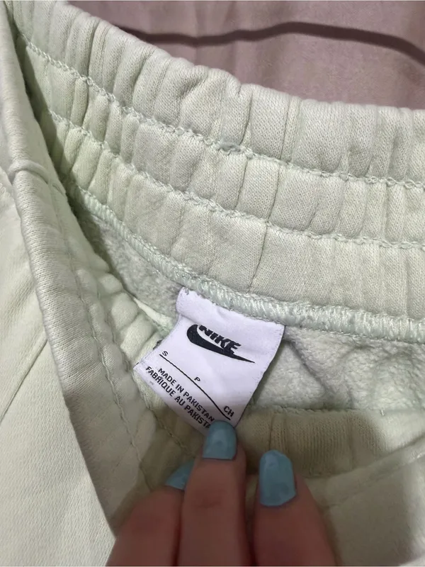 Nike joggers - Image 2
