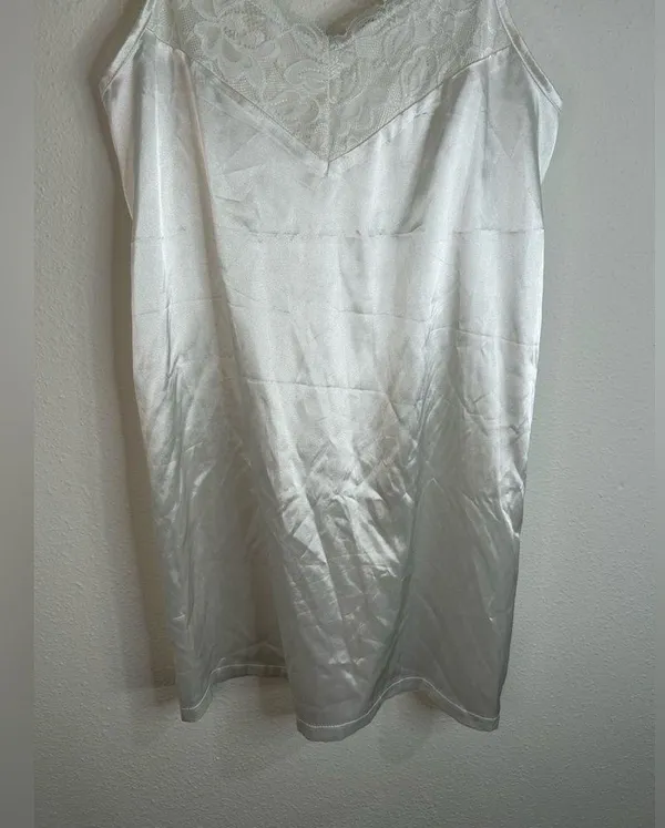 Unbranded White Satin Slip Dress with Lace Trim - Size Small - Image 4
