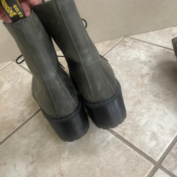 Dr Martens Shriver Hi Olive Green Leather Platform Block Heel Boots Womens 8 - Image 6