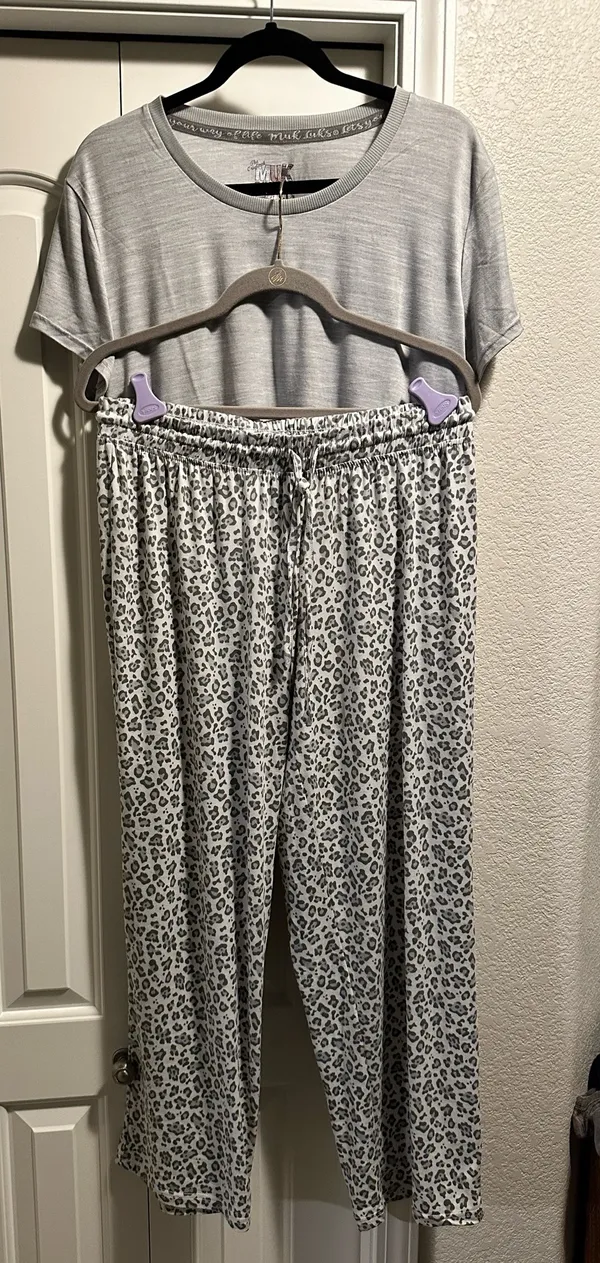 Muklucks Women’s Lounge Wear Set Size L - Image 3