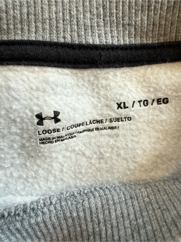 Under Armour Cropped Light Gray Crewneck Sweatshirt with Textured Chest Pocket - Image 2